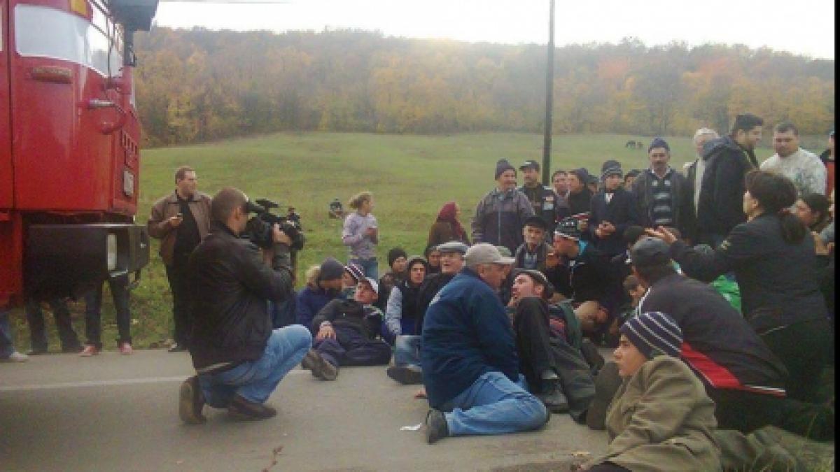 Protestele din Pungeşti, soldate cu VICTIME. Cinci oameni au ajuns la spital, după ce au intrat în conflict cu jandarmii 