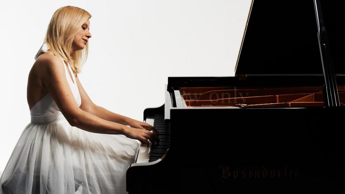 Valentina Lisitsa, supranumită „pianista YouTube”, vine în România. E una dintre cele mai neconvenţionale şi puternice artiste ale momentului