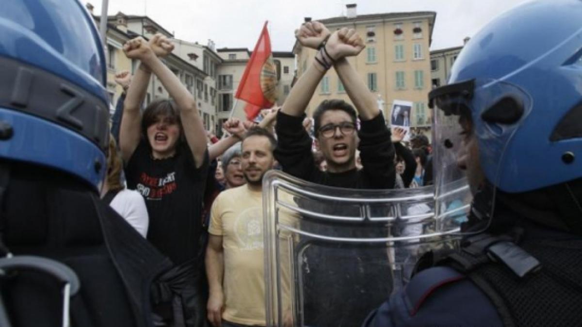 Protest violent la Roma. Aproximativ 20.000 de oameni au organizat un marş împotriva măsurilor de austeritate