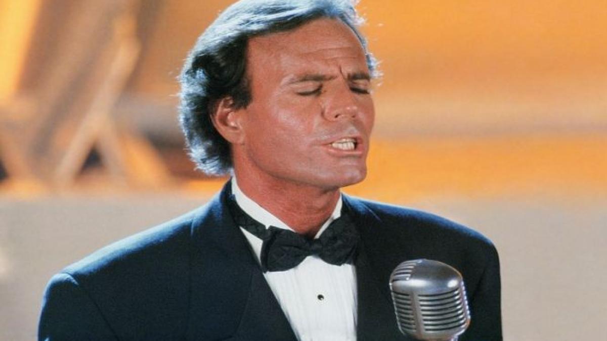 Pregatirile concertelor JULIO IGLESIAS, in linie dreapta