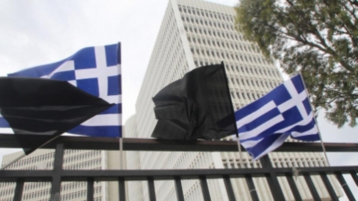 Un partid din Grecia, tăiat de la finanţare. Şase din membrii săi, acuzaţi de apartenenţă la o organizaţie criminală