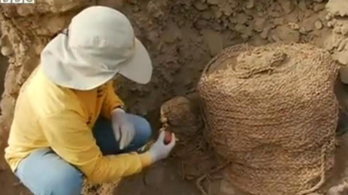 Arheologii din Peru au descoperit două mumii de acum 1.000 de ani