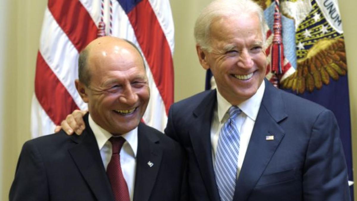 Băsescu susţine că a primit un telefon de la Casa Albă, imediat după vizita lui Ponta la Washington. Ce i-a spus Biden preşedintelui României