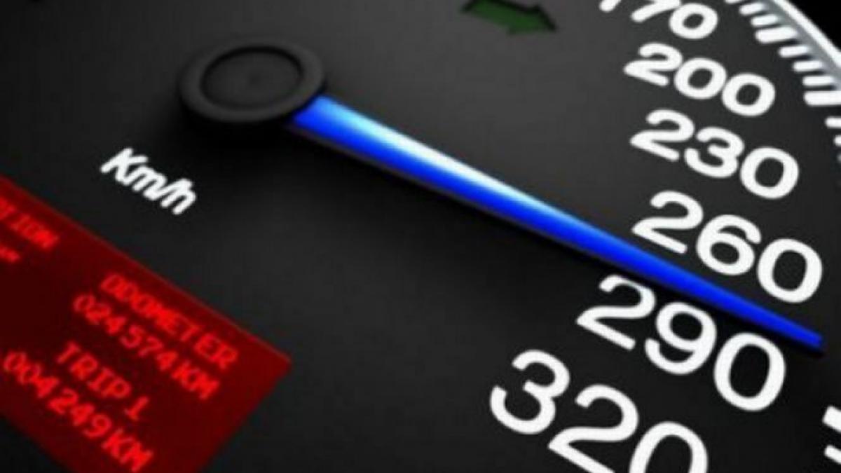 Vitezoman, prins când &quot;zbura&quot; cu 240 km/oră. Bărbatul a fost amendat cu 720 de lei