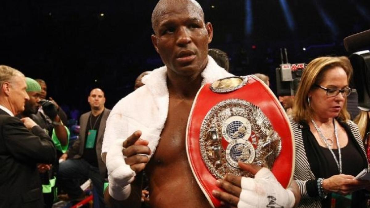 Americanul Bernard Hopkins rămâne CEL MAI VÂRSTNIC PUGILIST CU UN TITLU MONDIAL