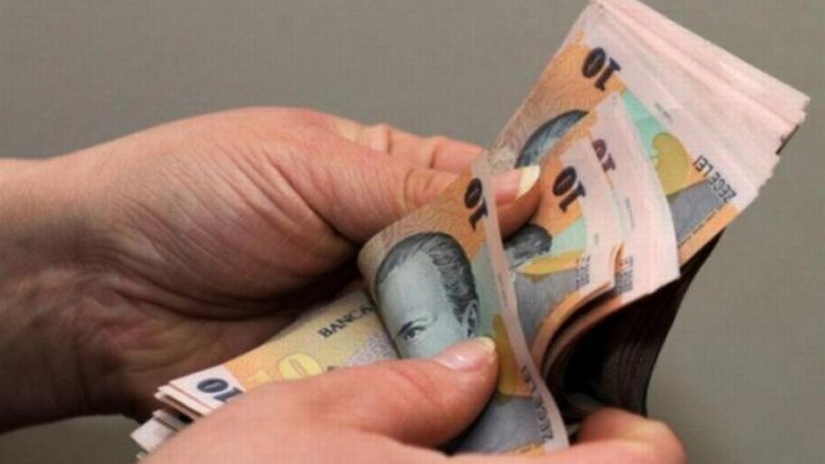 Salariul românilor se duce pe credite. Suntem cei mai îndatoraţi la plata ratelor la creditele bancare 