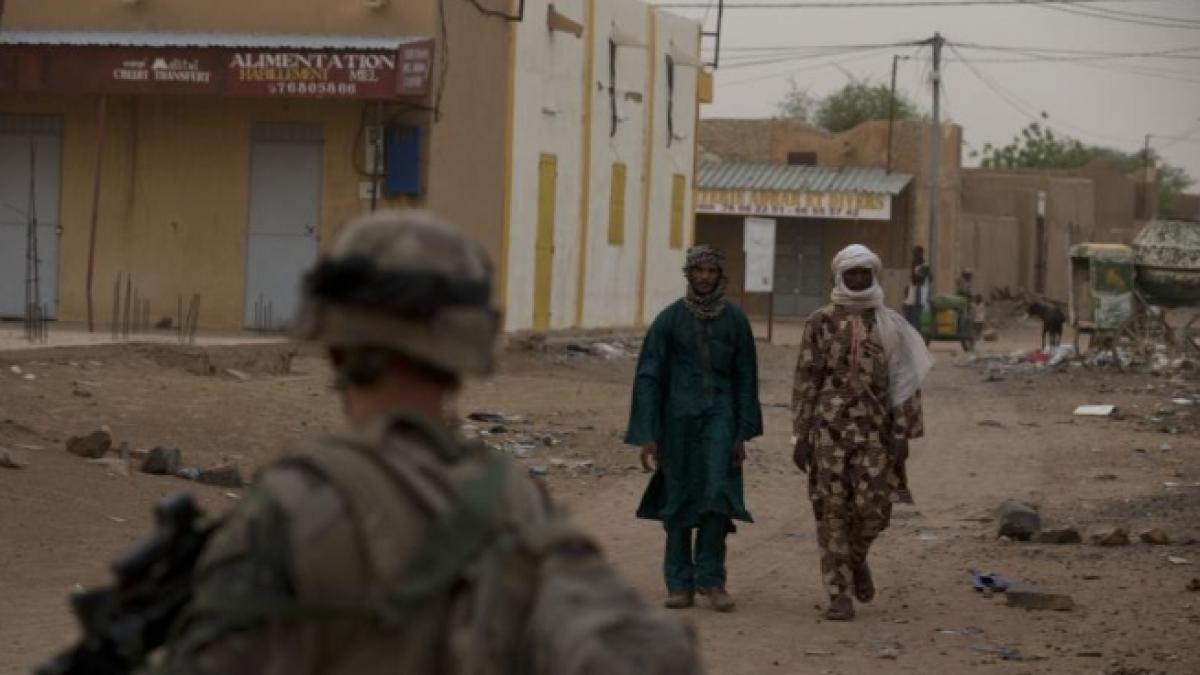 Ministrul francez de Externe: Doi jurnalişti RFI au fost RĂPIŢI şi UCIŞI în Mali