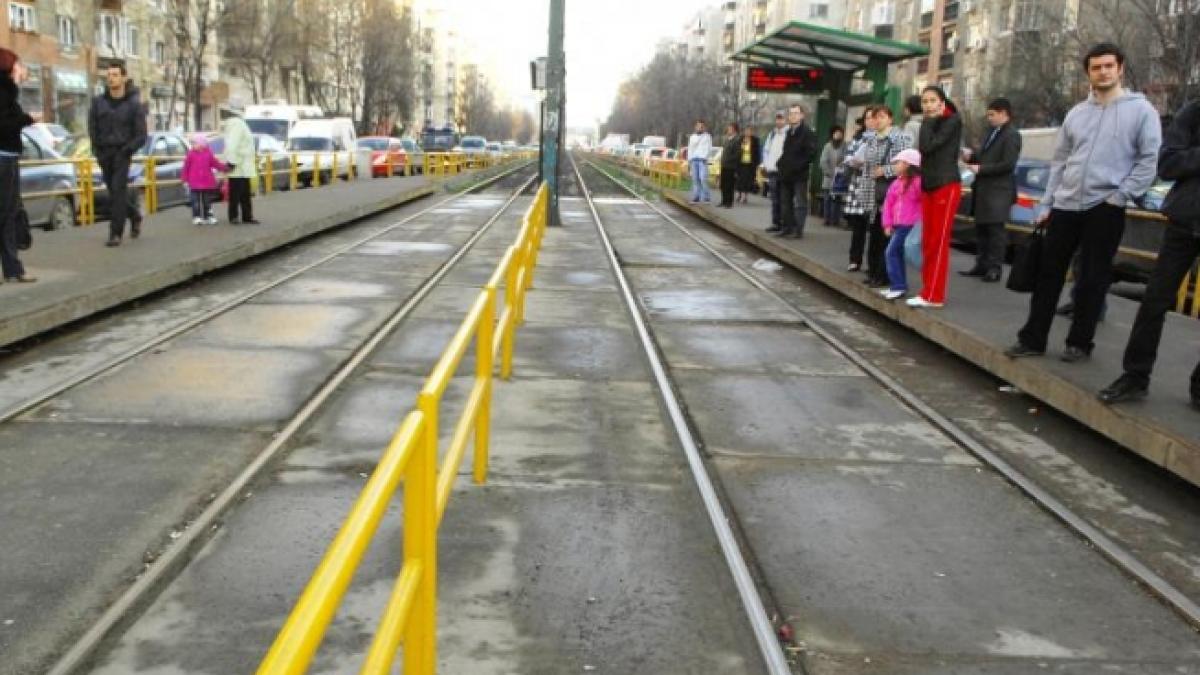 Un bătrân de 81 de ani a fost LOVIT DE TRAMVAI, în Capitală