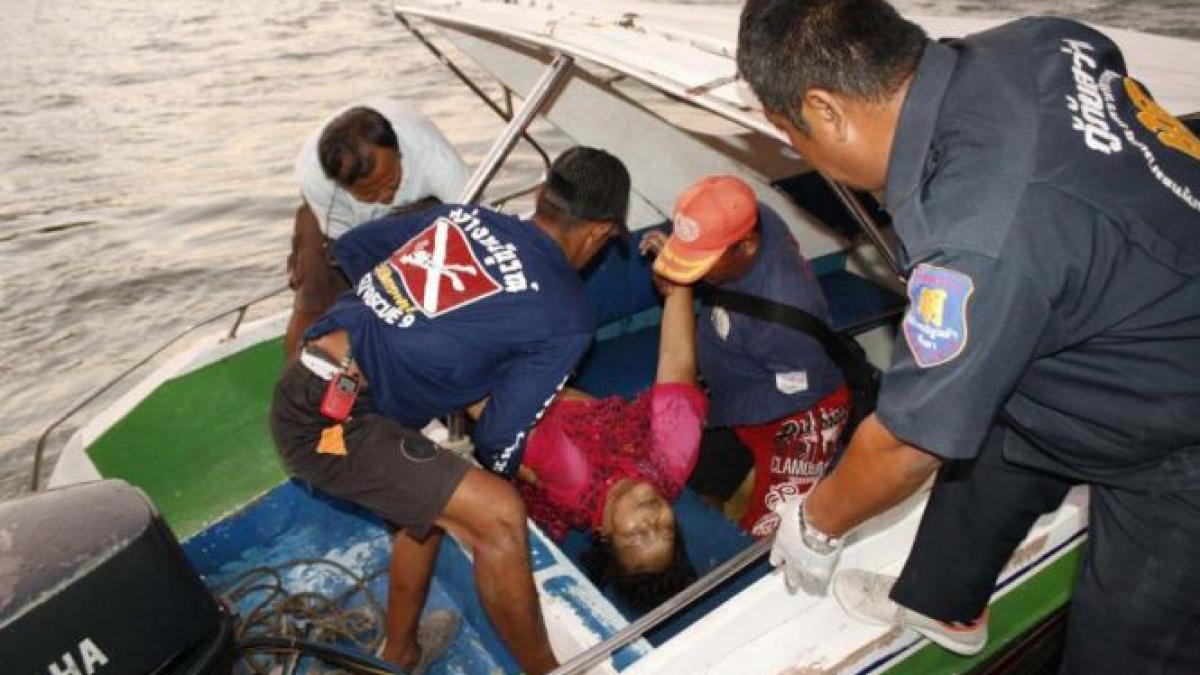 Şapte morţi, după un accident de feribot în Thailanda. Nava avea 200 de pasageri, deşi capacitatea era de 150 de persoane