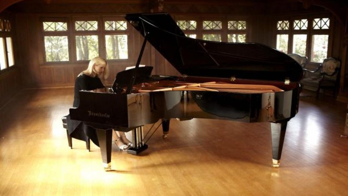 Valentina Lisitsa, supranumită „pianista YouTube”, urcă marți seară pe scena Ateneului Român pentru a susține primul recital extraordinar în România 