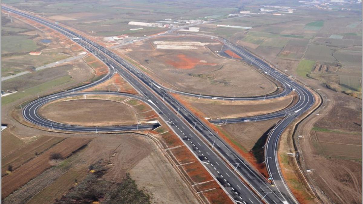 Vestea bună pe care românii nu o mai cred decât atunci când o văd: &quot;Până la finele anului vom avea 120 de km noi de autostradă&quot;