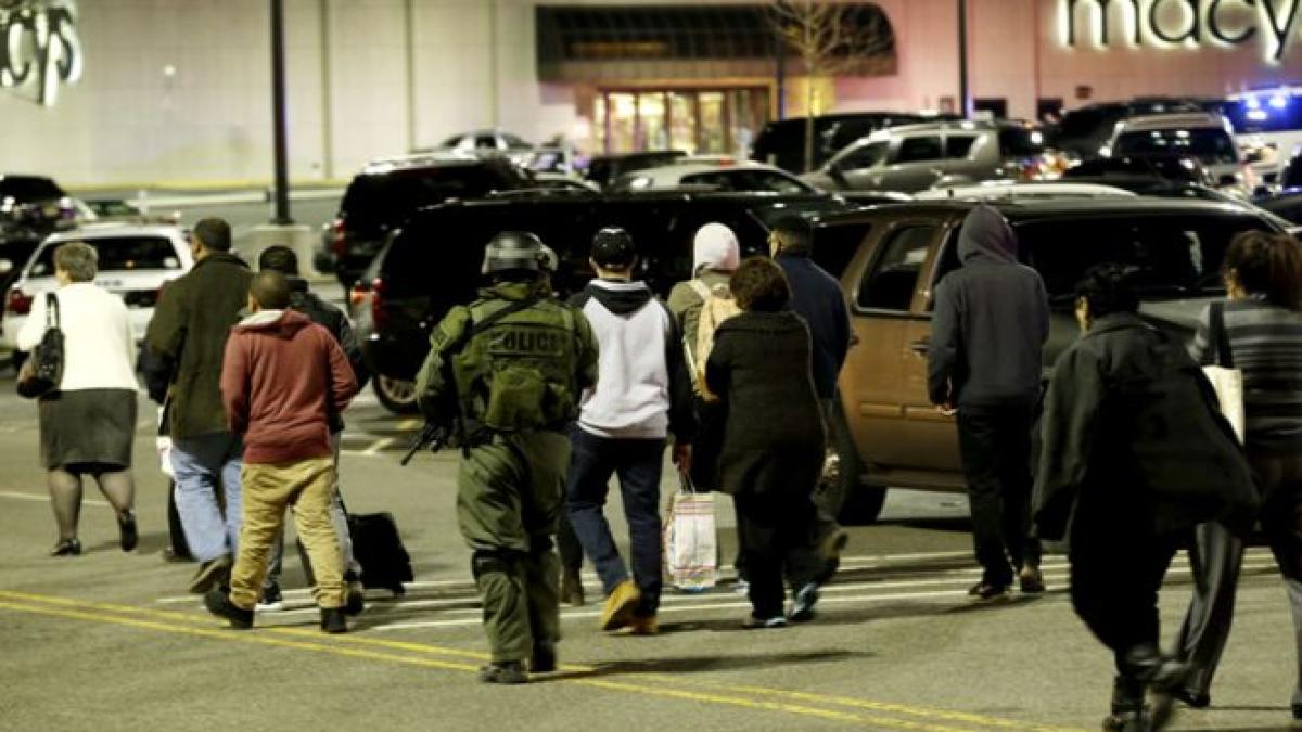 Atacul din mall-ul din New Jersey a luat sfârşit. Suspectul principal s-a sinucis