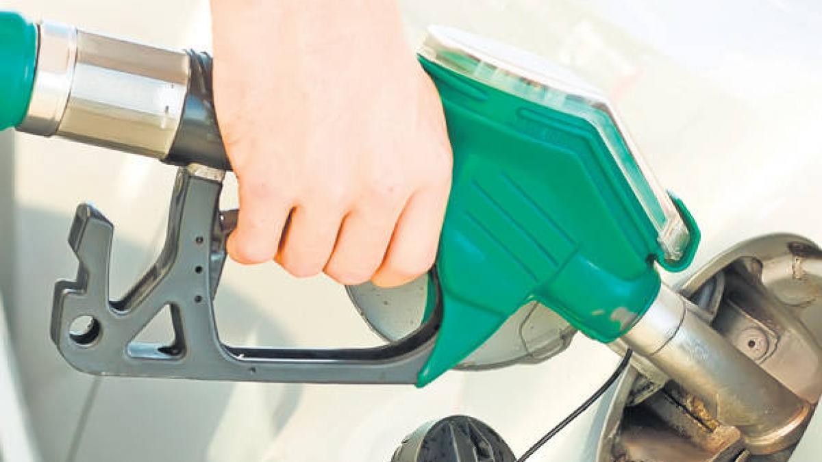 Accizele la carburanţi vor fi majorate de Guvern cu 16-21%, din luna ianuarie