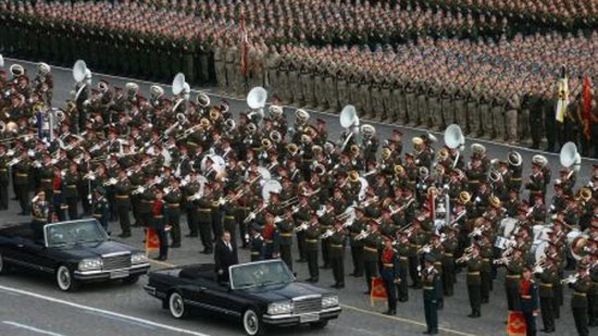 Paradă militară de amploare la Moscova, la 72 de ani de la defilarea istorică din 1941