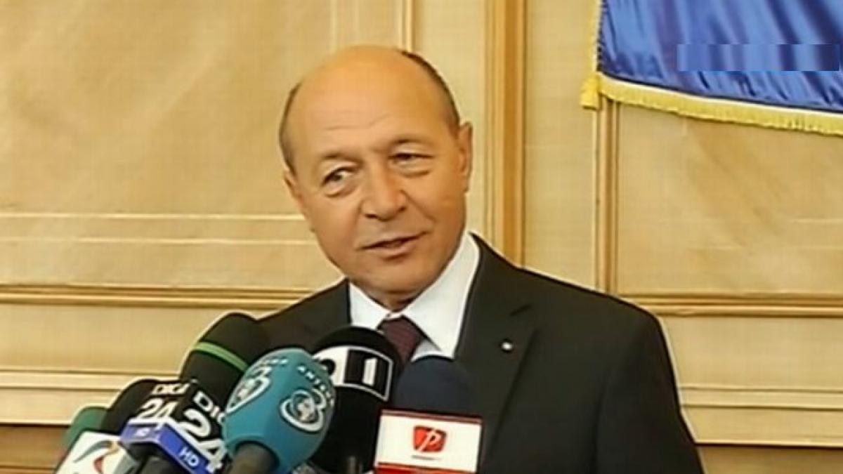 Băsescu, un nou atac la Guvern: Executivul menţine miniştri cu dosare penale şi Parlamentul refuză să îi trimită pe aleşi în faţa procurorilor