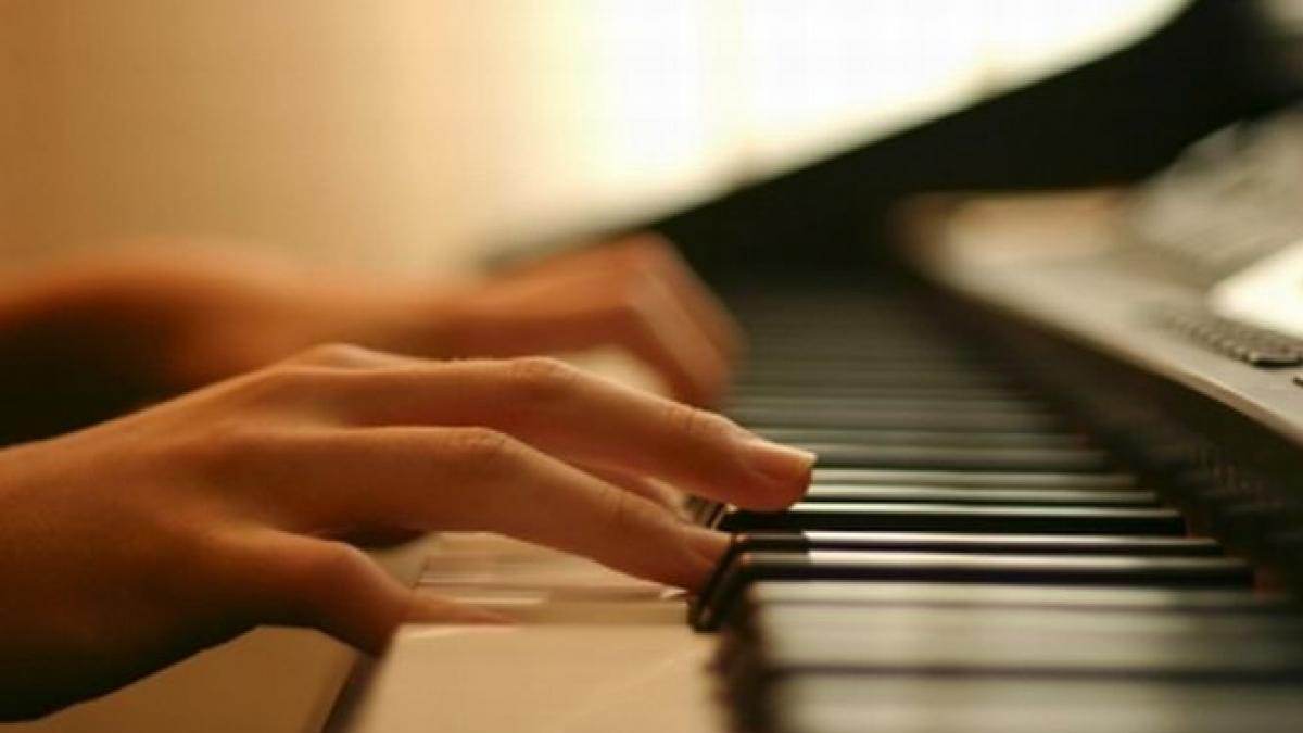 Bătaie de joc la adresa talentelor autohtone. Pianist excepţional de 12 ani somat de ANAF, deşi statul nu îi mai plăteşte bursă de două luni