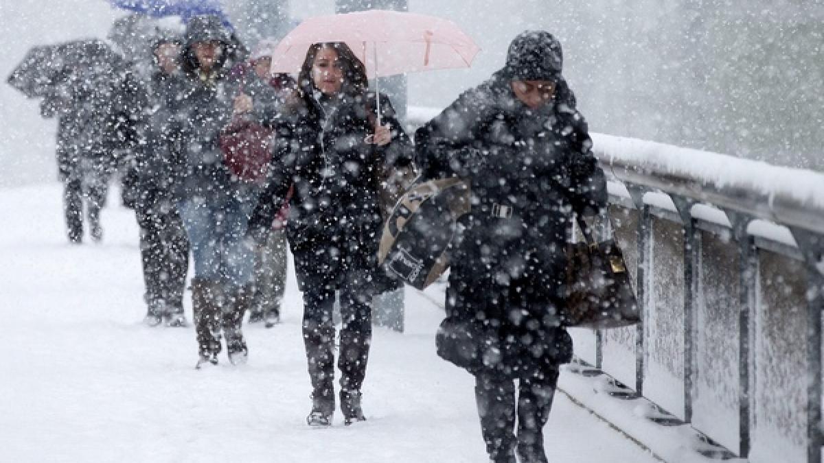 Meteorologii au anunţat că azi va NINGE. Vezi care sunt zonele în care va cădea ninsoarea