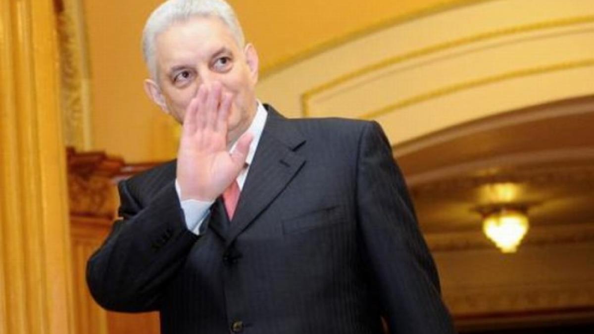 Sârbu:Tot mai multe maşini care nu ne reprezintă, conduse de copii teribili, au ecusoane de la Senat