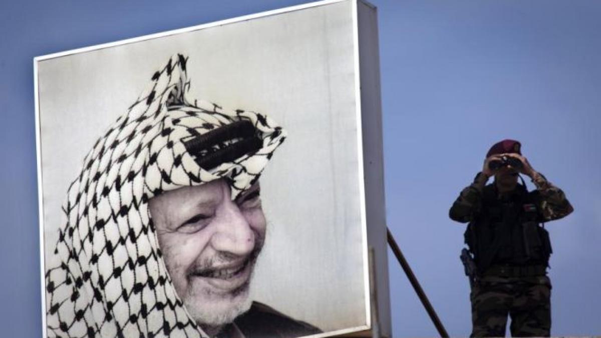 Soţia lui Yasser Arafat susţine că fostul lider palestinian a fost otrăvit cu supă