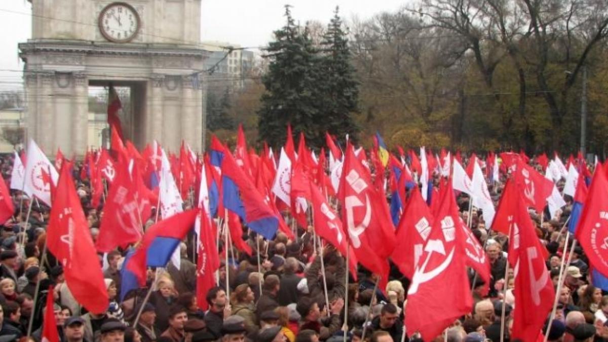 Mii de moldoveni au manifestat împotriva semnării unui acord de asociere cu UE