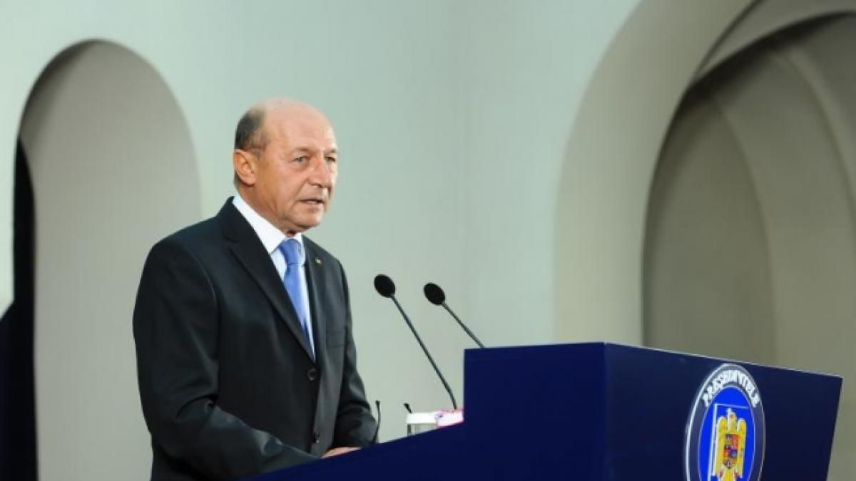 AVERTISMENTUL lui Băsescu: Dacă nu se renunţă la creşterea accizei la combustibil, voi trimite înapoi bugetul. E foarte posibil să-l atac şi la CC