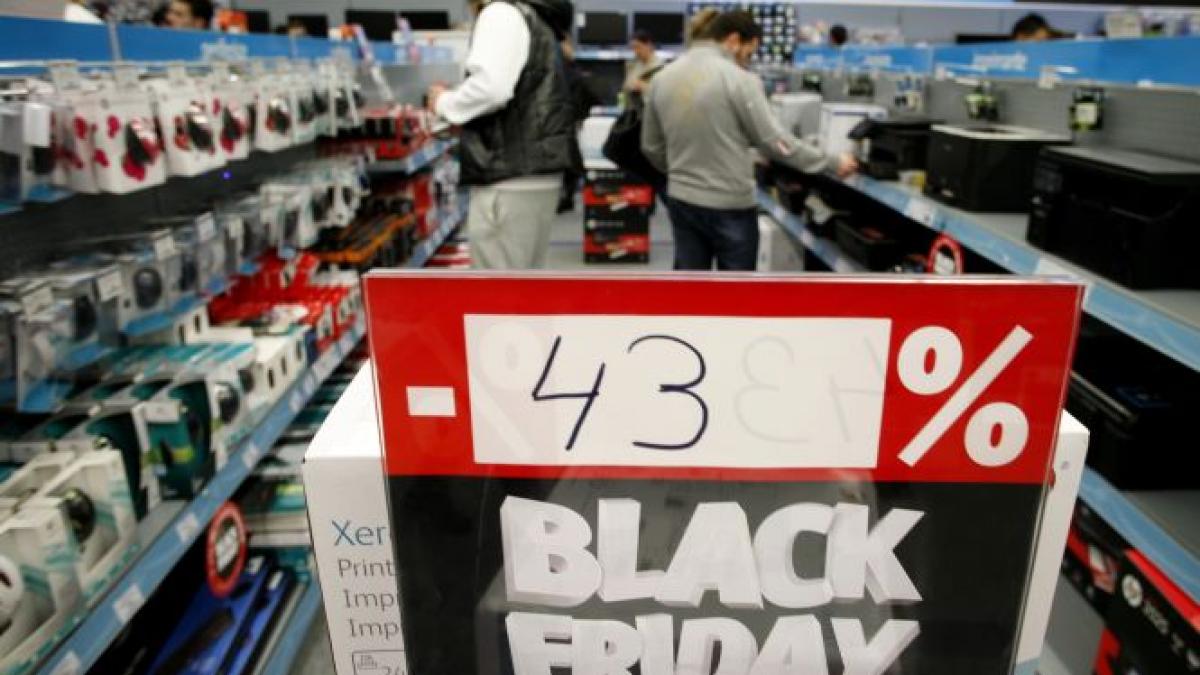 Zeci de oameni s-au plâns la Protecţia Consumatorului, că au fost păcăliţi de Black Friday