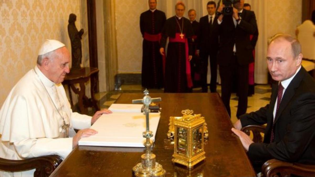 Papa Francisc şi Vladimir Putin au cerut „privilegierea căii negocierilor” în criza siriană