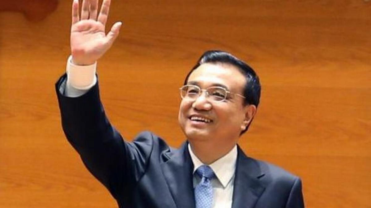 Premierul Chinei, Li Keqiang, şi-a încheiat vizita în România. Victor Ponta l-a condus pe demnitarul chinez până la scara avionului