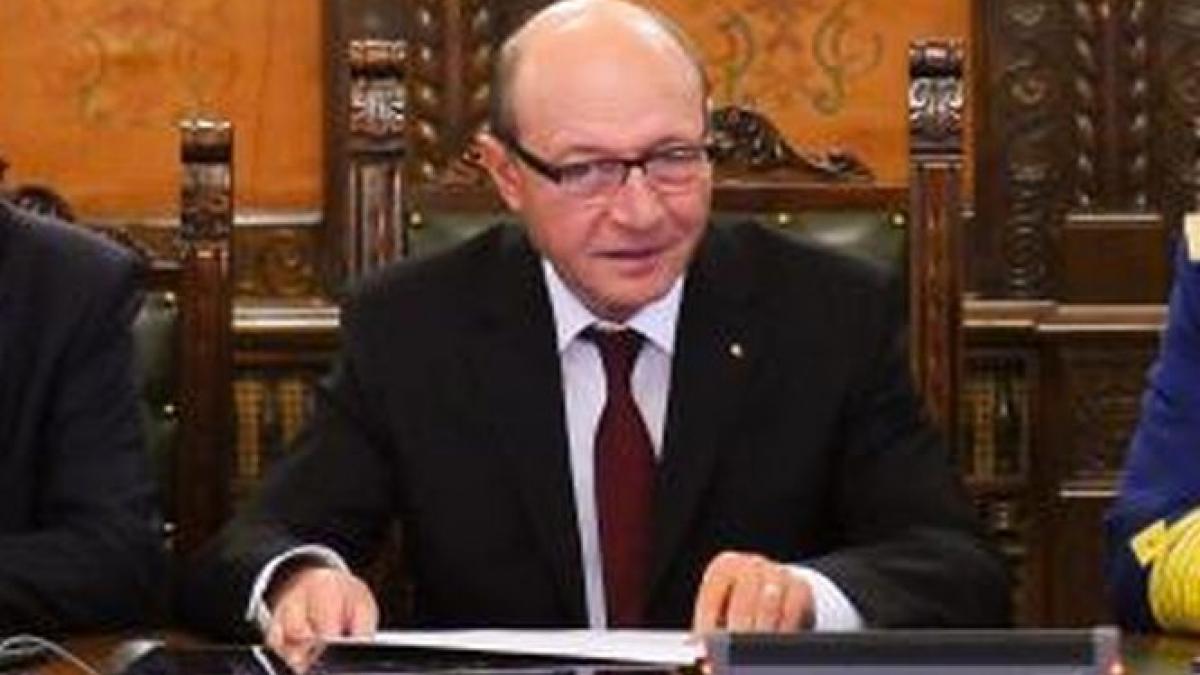 Preşedintele Băsescu: Generaţia actuală şi generaţiile viitoare, datoare să atingă idealurile poporului român