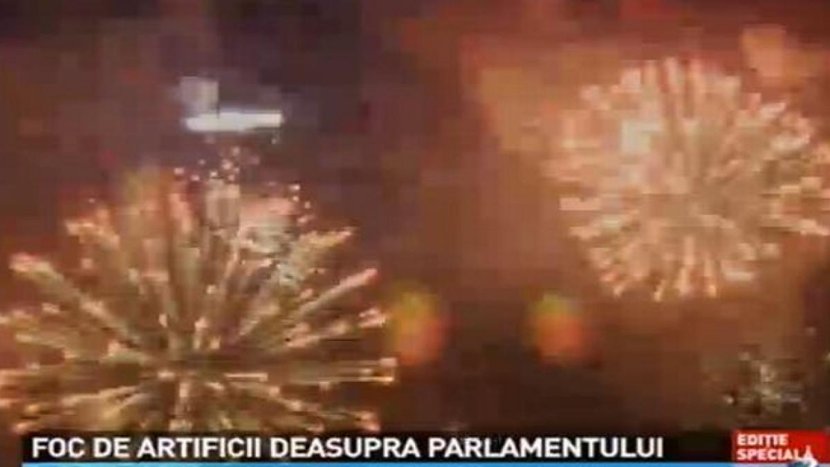 Un spectaculos foc de artificii a încheiat ziua porţilor deschise la Palatul Parlamentului