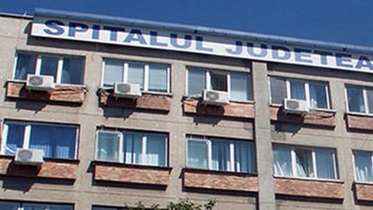 În spital, ca în ghetou. Secţia de Oftalmologie a Spitalului din Ploieşti arată ca după război