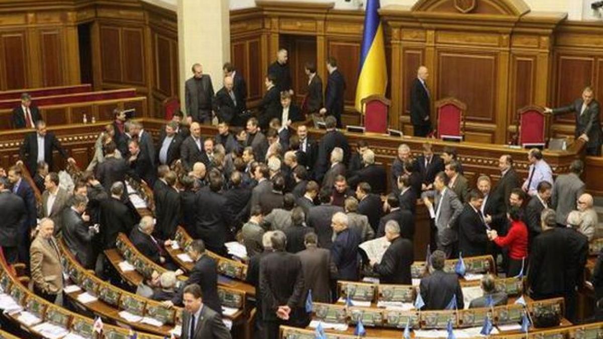 Guvernul de la Kiev rezistă! Rada Supremă a respins moţiunea de cenzură împotriva Cabinetului Azarov