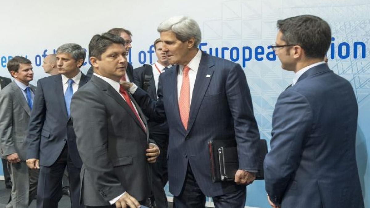 John Kerry, invitat să viziteze România în 2014