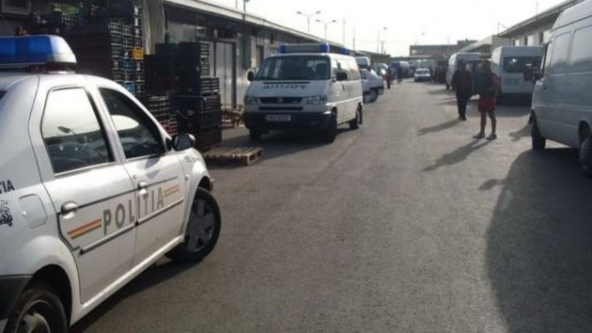 Aproape 56 de tone de fructe şi peste trei tone de carne, confiscate din trei centre comerciale