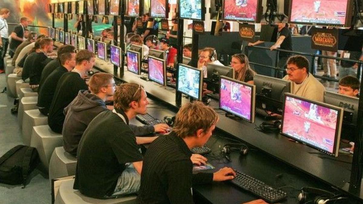 Agenţiile de spionaj americane şi britanice au infiltrat agenţi în comunitatea gamerilor online. Ţintele erau din  World of Warcraft şi Second Life