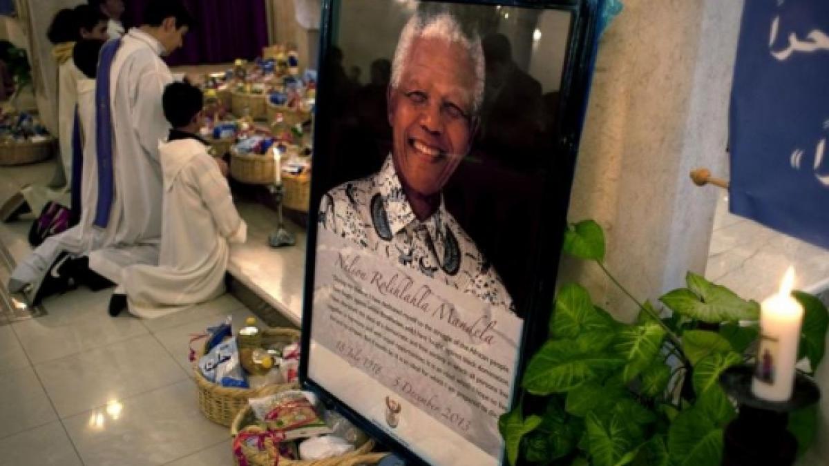 Nelson Mandela a murit înconjurat de familie