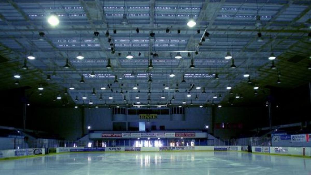 E bogăţie mare la Arad. Patinoarul de 1.200.000 euro plătit din buzunarul cetăţenilor zace abandonat