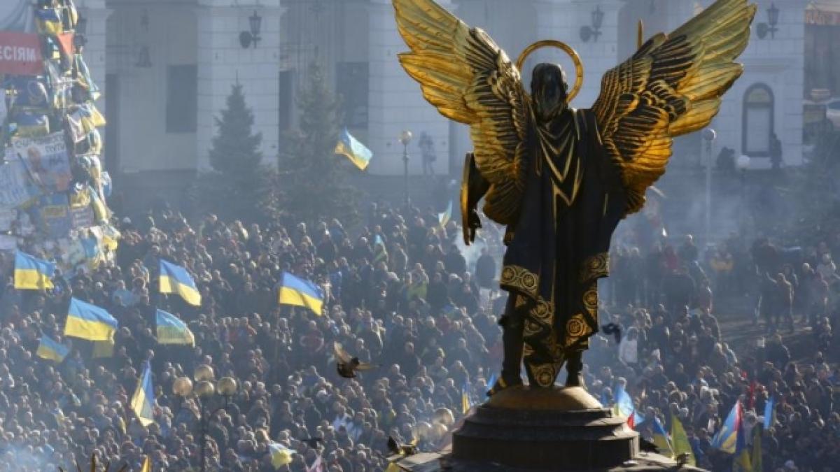 PROTESTE DE AMPLOARE la Kiev. Circa 60.000 de manifestanţi au ieşit pe străzi