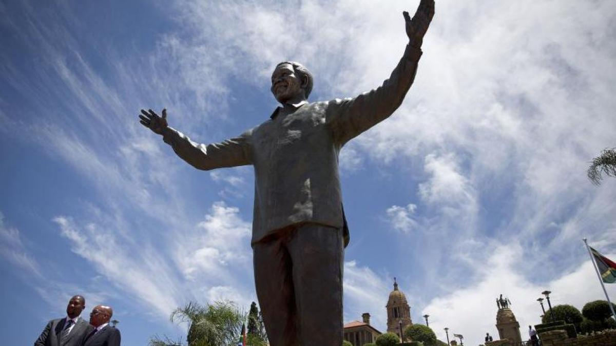 Cea mai mare statuie a lui Nelson Mandela a fost dezvelită la sediul preşedinţiei sud-africane