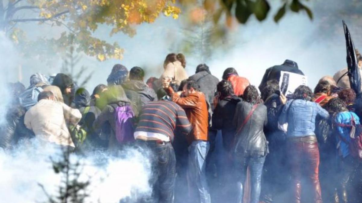 PROTESTE DE AMPLOARE la Istanbul. Forţele de ordine au intervenit cu gaze lacrimogene şi tunuri cu apă