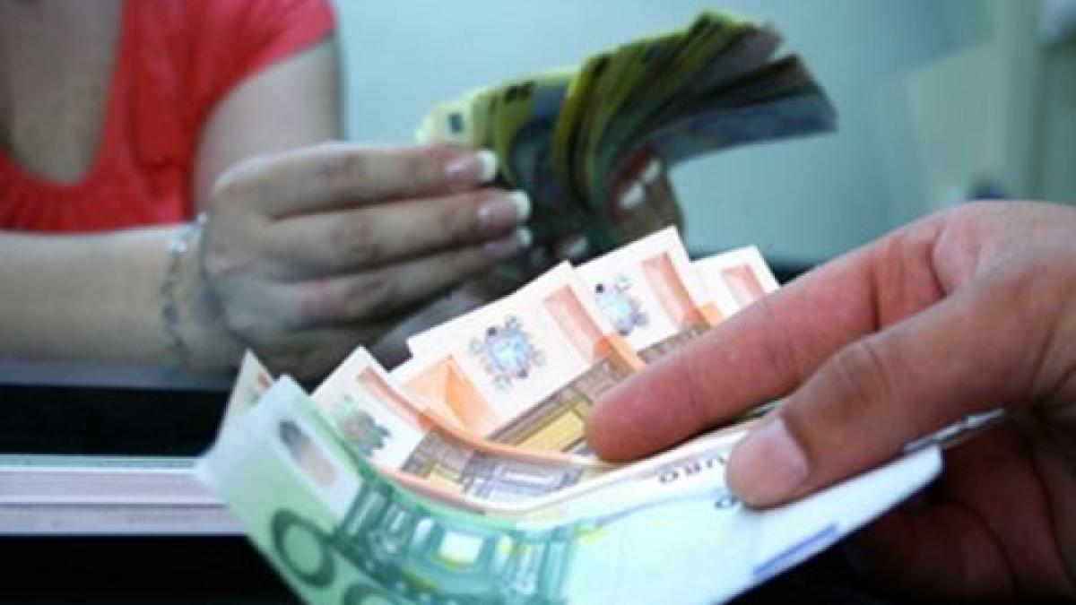 Cursul leu/euro din Ajunul Crăciunului. Cum a evoluat moneda naţională în prima oră a şedinţei interbancare