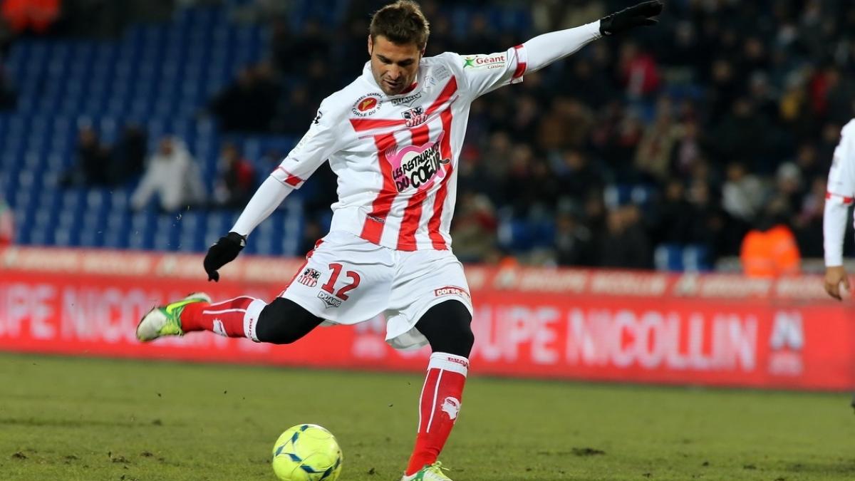 Adrian Mutu nu renunţă la Petrolul, deşi este dorit în continuare în Ligue I