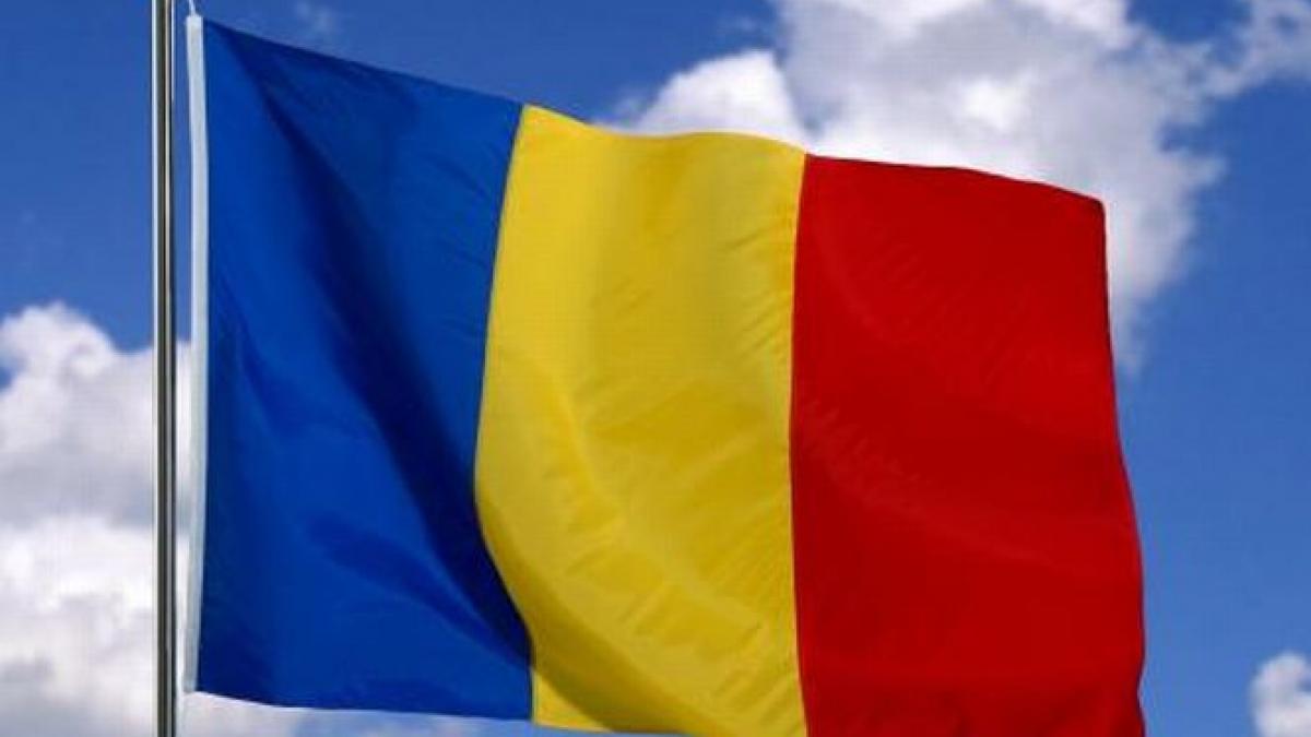 Un român a fost amendat în Sfântu Gheorghe pentru că a fluturat steagul românesc de ziua naţională