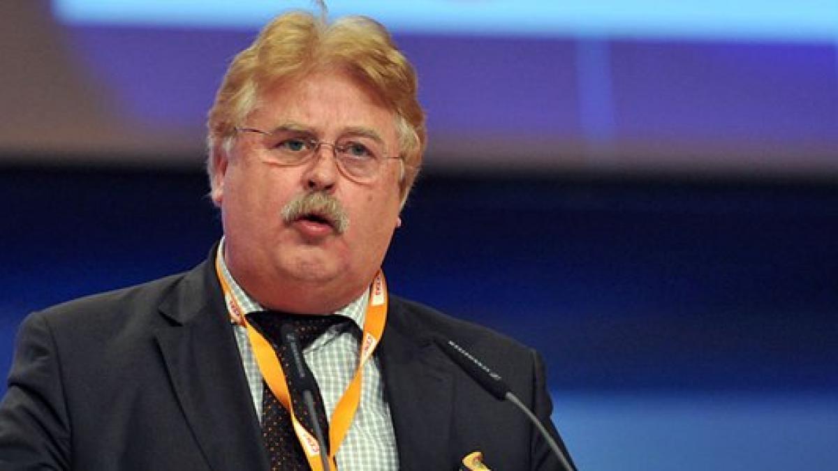 PSD îi va cere lui Elmar Brok să demisioneze din funcţiile pe care le are în Parlamentul European