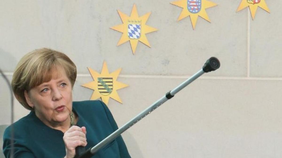 Cancelarul german Angela Merkel, în cârje după accidentul de la schi