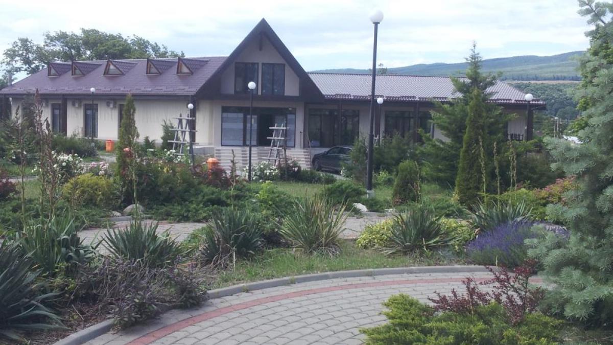 (P) Green Garden Resort – un popas pe Drumul Vinului, oferit de Regio