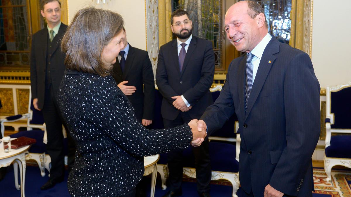 Băsescu, la întâlnirea cu Victoria Nuland: Sper că micile neînţelegeri nu vor afecta esenţa relaţiilor noastre