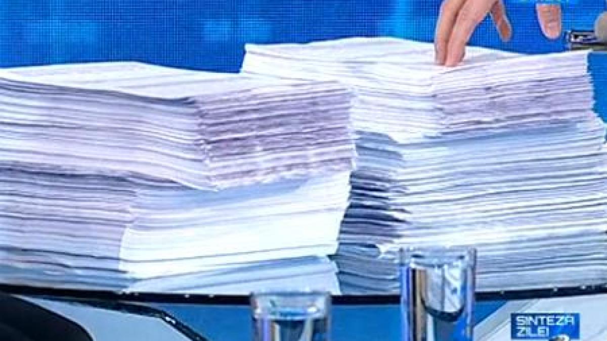 SINTEZA ZILEI. Mihai Gâdea a prezentat cele peste 100.000 de semnături ale petiţiei iniţiate de Antena 3