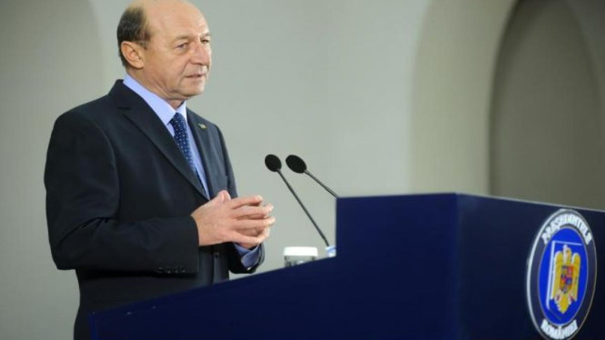 Băsescu: România a revenit la nivelul anului 2000 din punct de vedere al credibilităţii. Suntem pe marginea prăpastiei