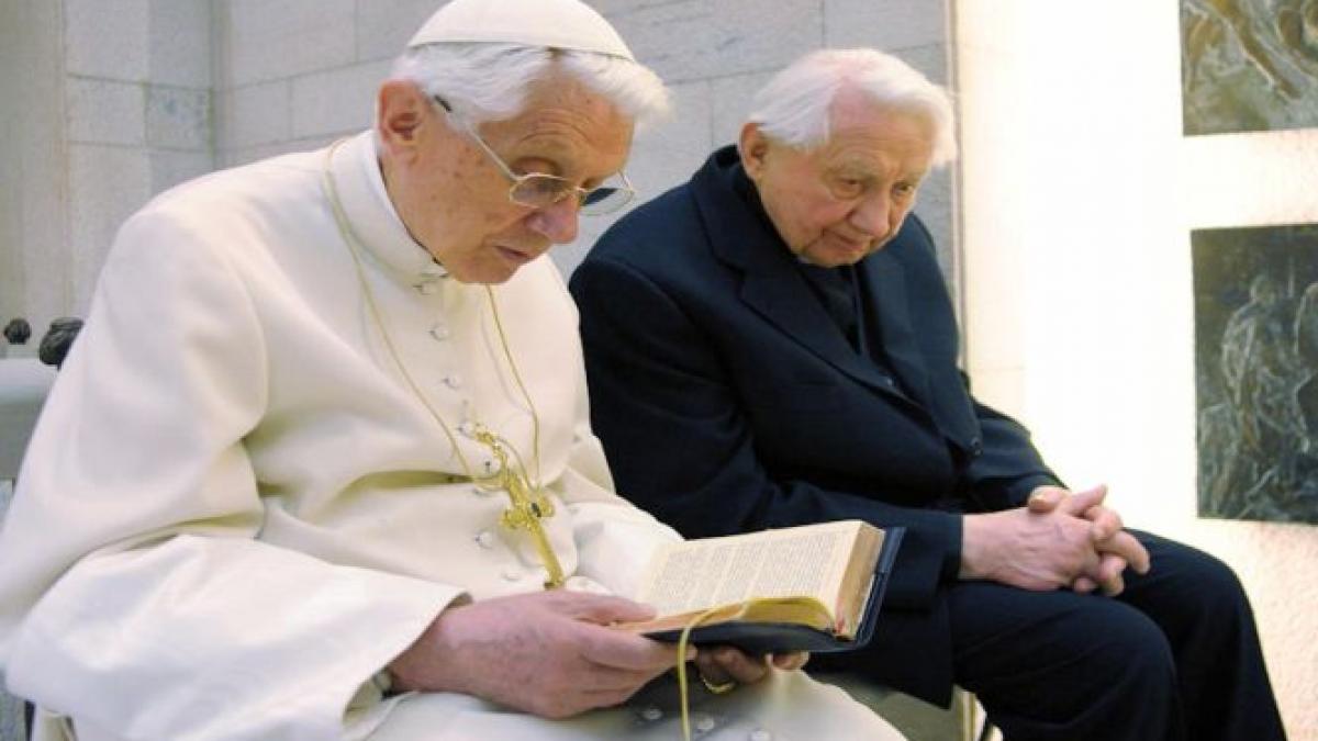 Papa Benedict XVI s-a întors astăzi la Vatican 